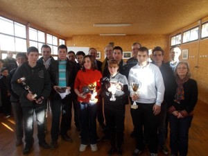 Lors de la remise des coupes et des récompenses, salle 15, sur la butte, à St-Benoît-du-Sault.