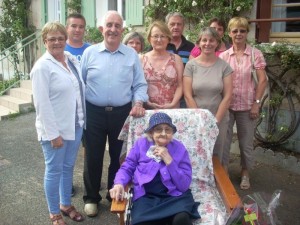 Marie Fragnet, une centenaire bien entourée.