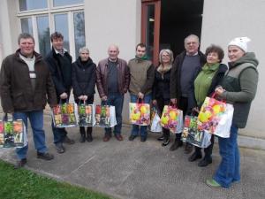 Fin prêts pour le départ de la distribution des colis aux aînés.