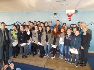 Les collégiens récompensés, l'encadrement et les personnalités.