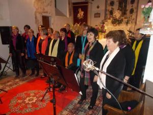 Les voix du groupe Castel Gospel ont fait vibrer les vieilles pierres de l'église Saint-Georges.