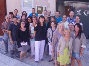 Au centre du groupe de professeurs et des personnels de l'établissement, Isabelle Guillaumet, nouvelle principale.