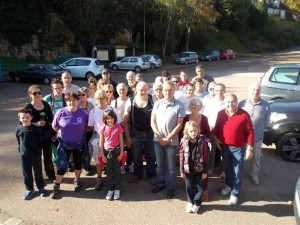 Un des groupe à l'arrivée de la randonnée en présence de Pierre Fomproix, maire de Pont-Chrétien-Chabenet