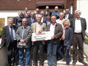 Lors de la remise du chèque de 1.000 € au restaurant Le Prieuré à Saint-Marcel.