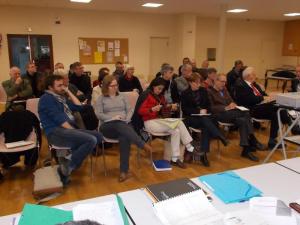 Une trentaine de personnes à l'écoute.