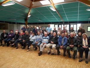 Les séniors de Roussines en compagnie de l'adjudant-chef Pascal Rivera.