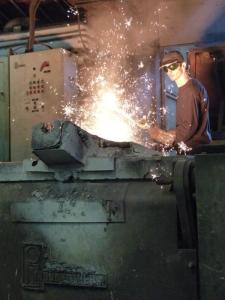 Des usines d’autrefois, il n’en reste qu’une : la fonderie d’Abilly située rue des… fonderies ! Rachetée fin 2014 par le groupe SISP Gearboxes, elle vit encore malgré son grand âge.