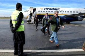 L’avenir de l’aéroport civil de Tours pose question. Son activité augmente mais son financement public est sujet à débat et soulève des protestations. 