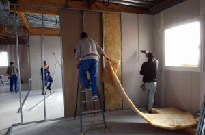 Depuis le début de l’année, les mises en chantier sont en baisse de 13, 5 % environ. (Photo archives NR)