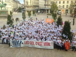 Les manifestants, parmi lesquels se trouvait Gérard Bouyer, président de la CCI Touraine, se sont retrouvés place Jeanne d'Arc.