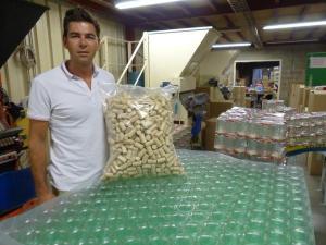 Johan Chesneau, directeur de la Bouchonnerie Jocondienne, vend quelque 3,5 millions de bouchons chaque année. (Photo NR)