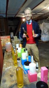 Xavier Desforges transforme des alimentaires en produits de beauté. Une façon de réinventer la tradition familiale. 