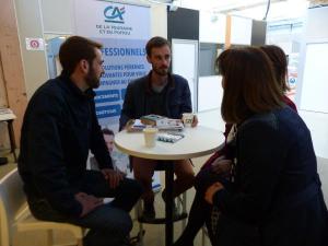 Kévin (à gauche) et Aymeric (au centre) ont été les premiers à se présenter au nouveau « Café de la création » organisé début octobre à Mame.