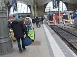 Beaucoup de migrants professionnels préfèrent rentrer tous les soirs pour voir leurs enfants. (Photos NR)