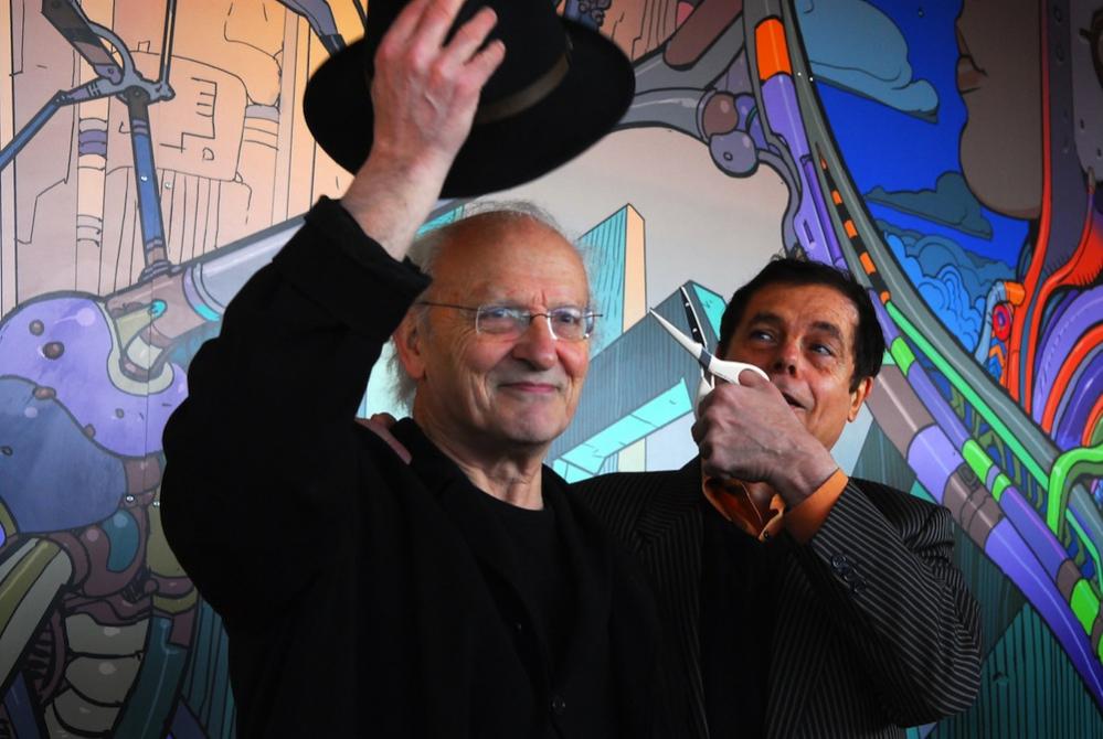 Avec Gérard Majax, au Futuroscope de Poitiers lors de l'inauguration de La Citadelle du vertige en 2008. (Photo Dominique Bordier)