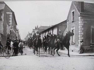 Tours, 3 août 1914. Départ du 8e régiment de cuirassiers.