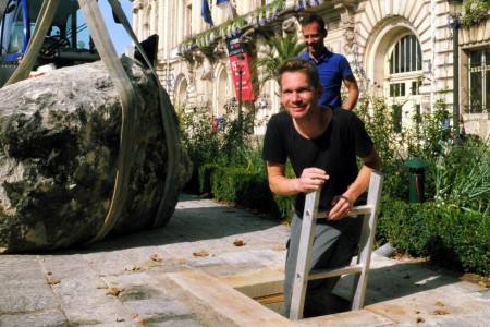 Abraham Poincheval est remonté à la surface, ce vendredi 27 septembre, à midi. (Photo NR, Patrice Deschamps)