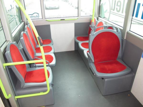 Un bus avec 10 places assises, c'est tellement plus agréable quand on n'est pas 21!