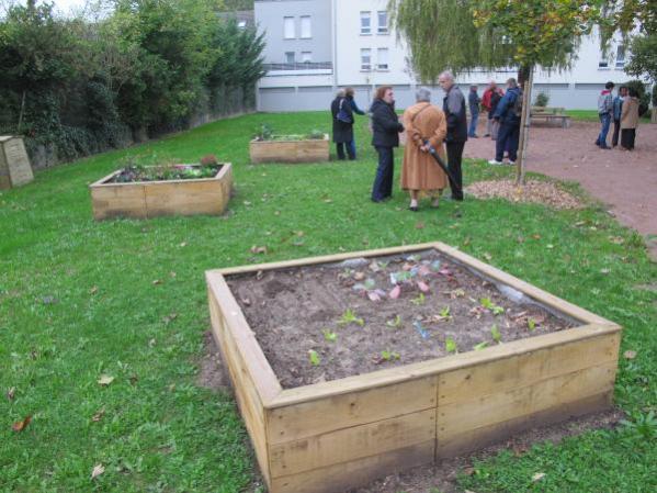 3 petits carrés, partagés en 4 (pour l'instant).