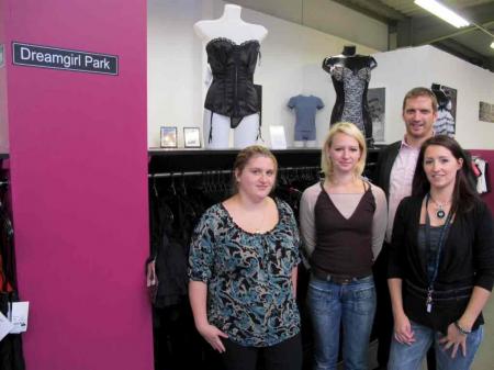 LOVE CITY Love City est situé dans la zone commerciale de l'Horloge, à Tours Nord