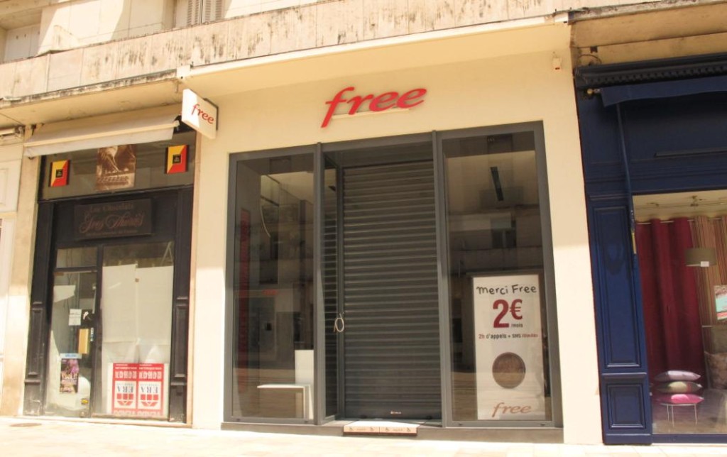 Free débarque rue Nationale, à Tours.