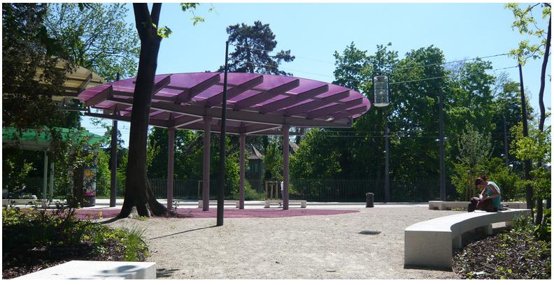 Les disques de verre de la station de tramway Boecklin, à Strasbourg. Photo copyright cabinet Denu et Paradon.