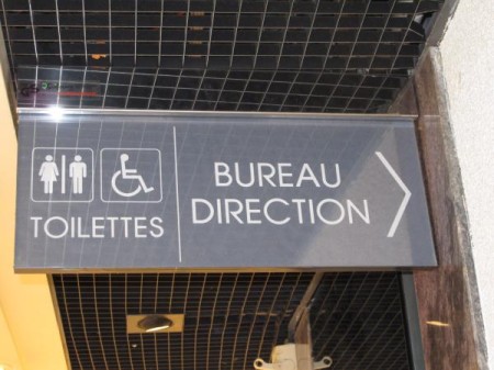 C'est quand même mieux d'utiliser un lieu idoine... à condition de prendre la bonne direction...