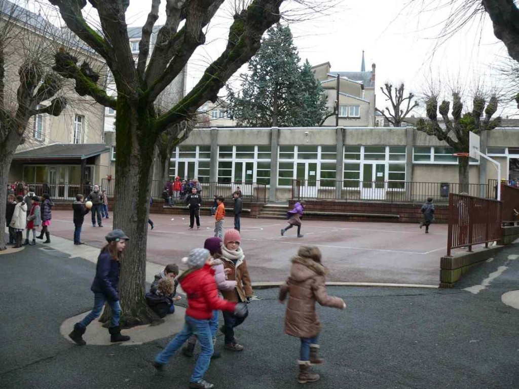 Dans la Vienne, 40% des écoliers prennent le chemin de l'école le mercredi. (Photo archives NR)
