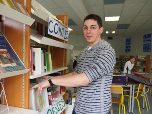 Grégory Clerc, en licence de lettres, travaille à l'école douze heures par semaine. (Photo Chloé Bossard)