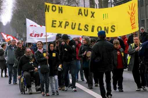 En 2010, sous la présidence de Nicolas Sarkozy, le nombre des expulsions de migrants avait bondi. Les associations espèrent un coup de frein. (Photo archives NR, P. Deschamp)
