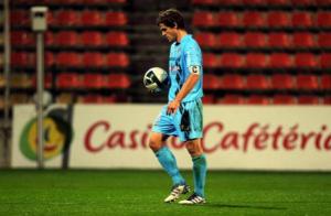 T'as raison Juju. La meilleure façon de ne pas perdre la balle, c'est de la prendre à la main.